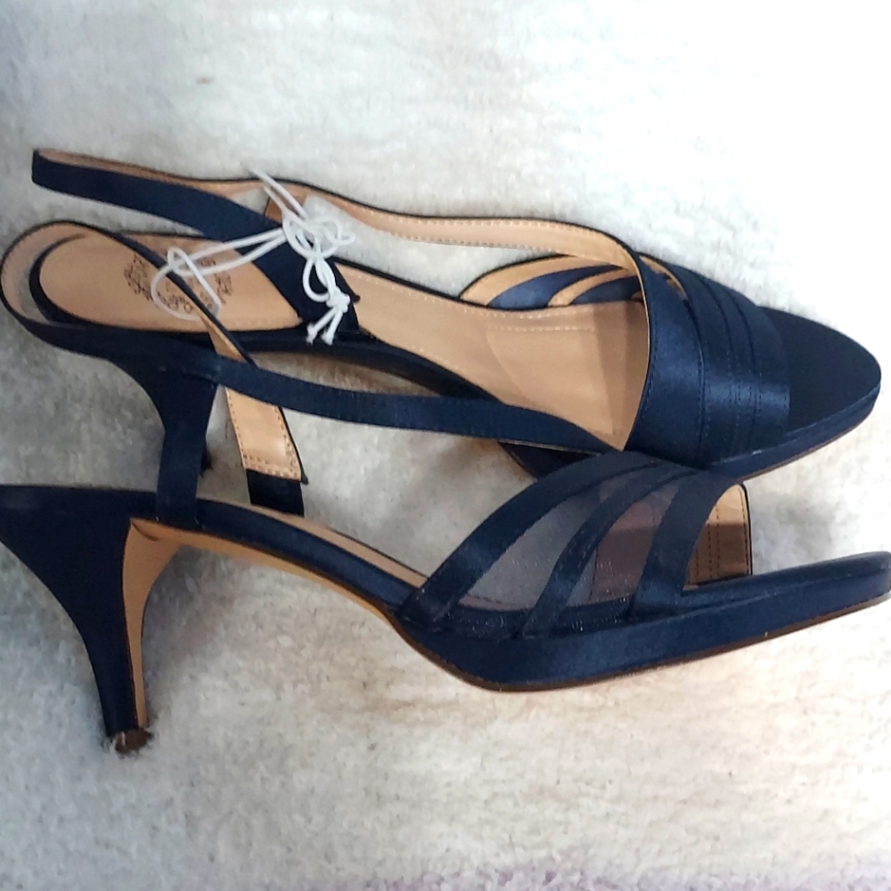 Navy heels
